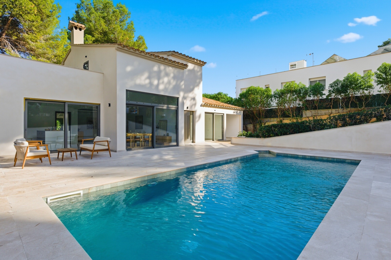 Stylish villa with sea views in a quiet location in Santa Ponsa (4)