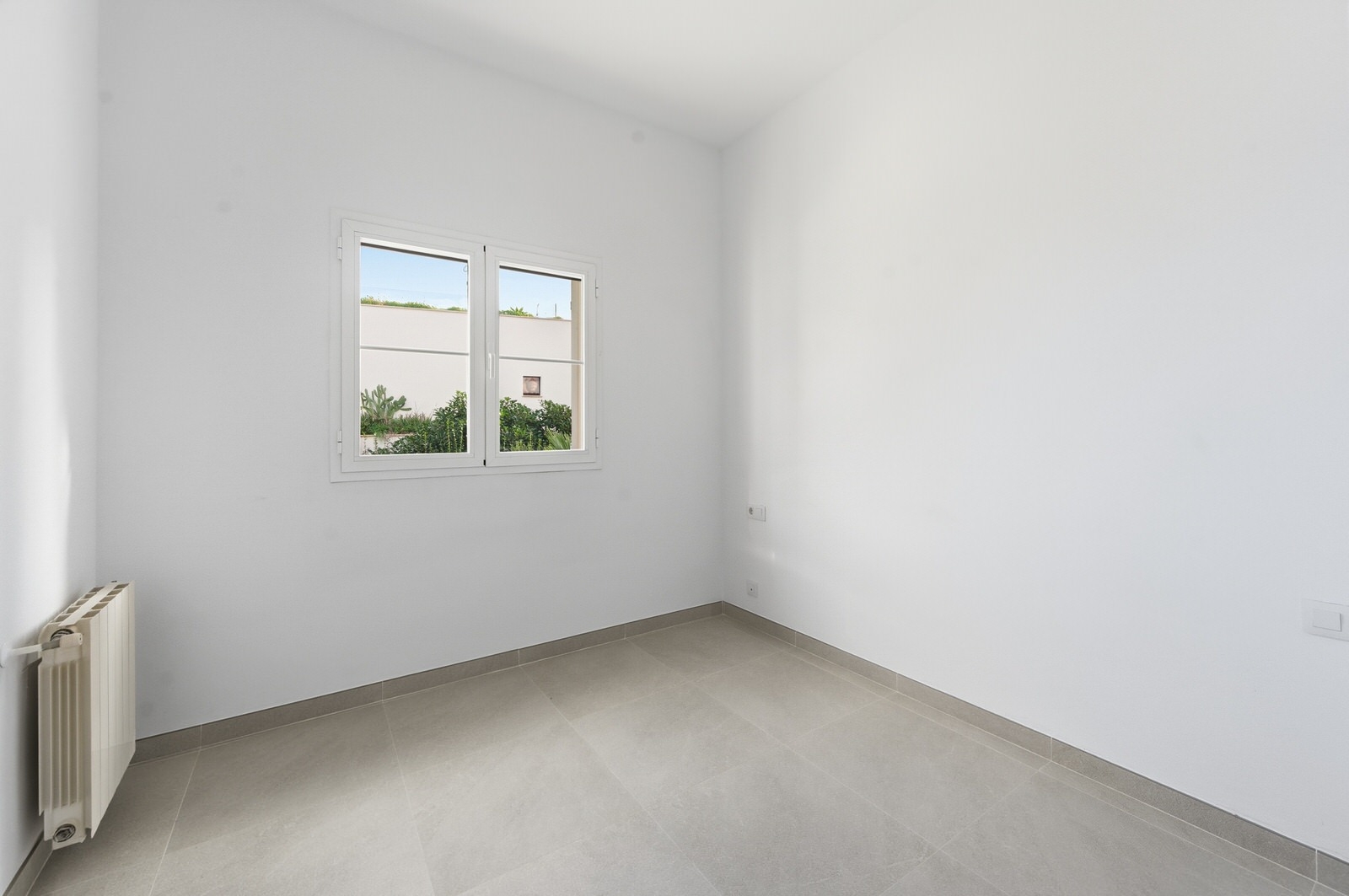 Modernized villa with Mediterranean charm, pool and garden in a quiet location of Santa Ponsa (6)