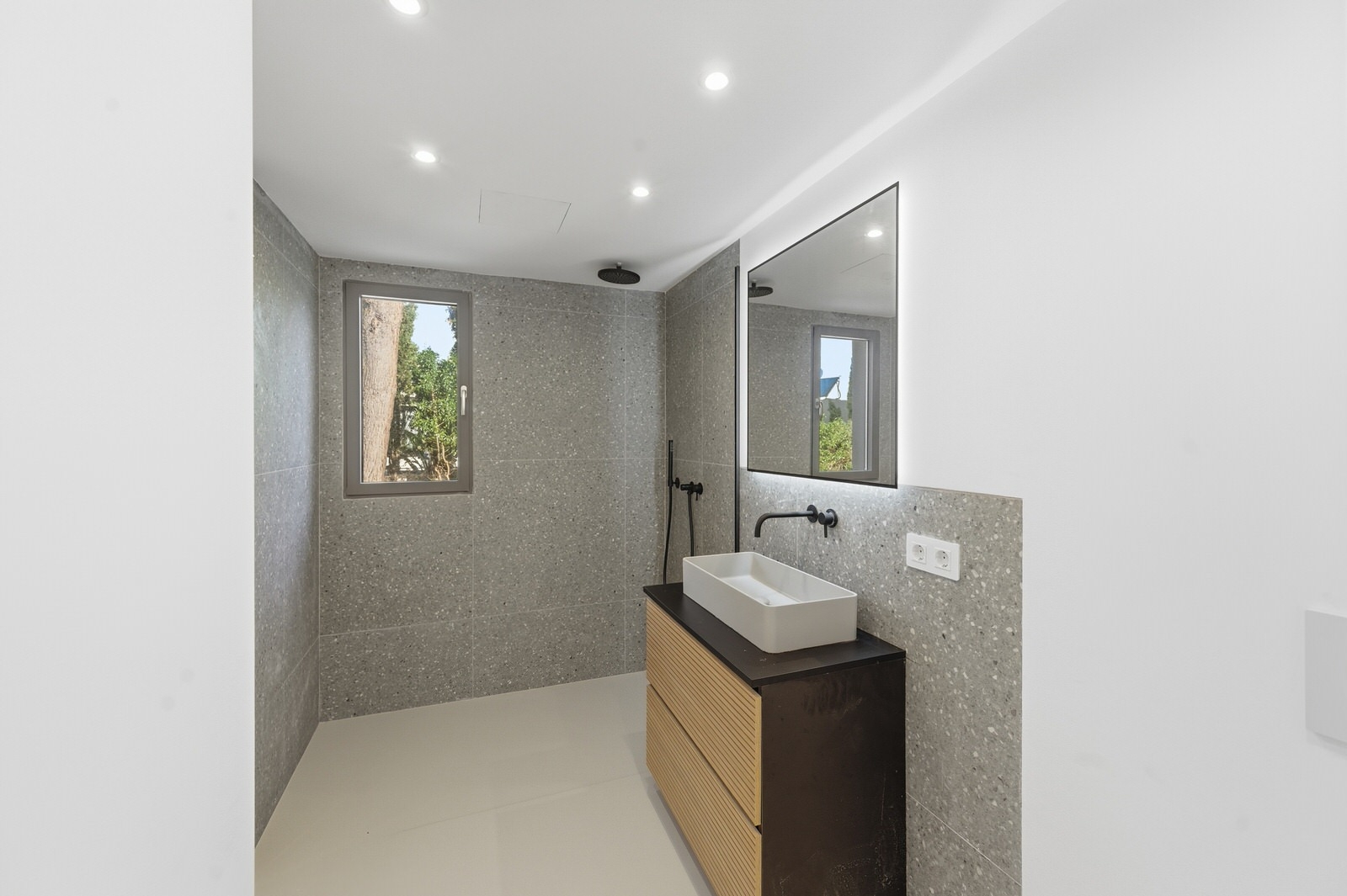 Stylish villa with sea views in a quiet location in Santa Ponsa (16)