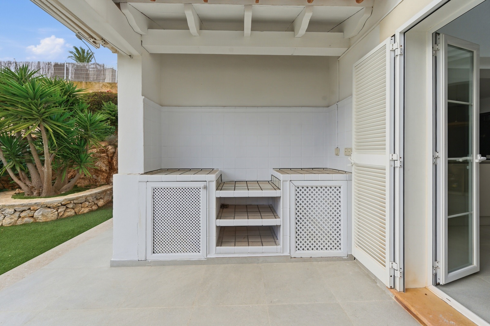 Modernized villa with Mediterranean charm, pool and garden in a quiet location of Santa Ponsa (18)