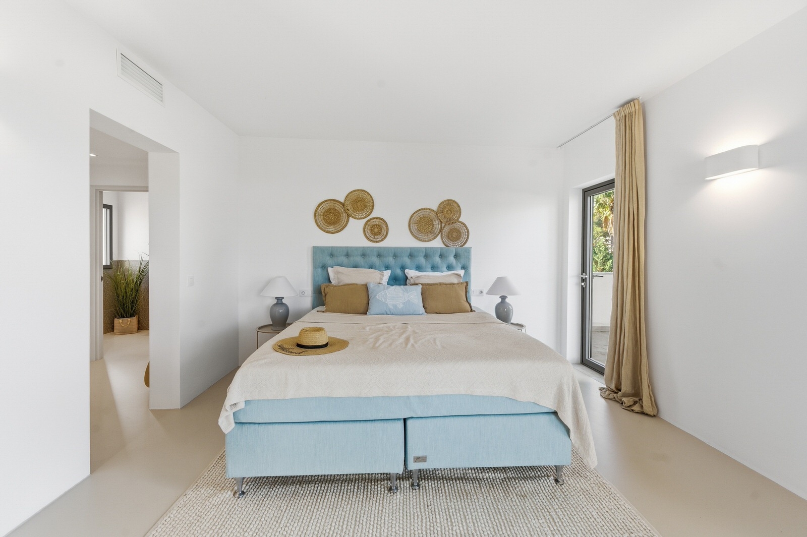 Stylish villa with sea views in a quiet location in Santa Ponsa (20)