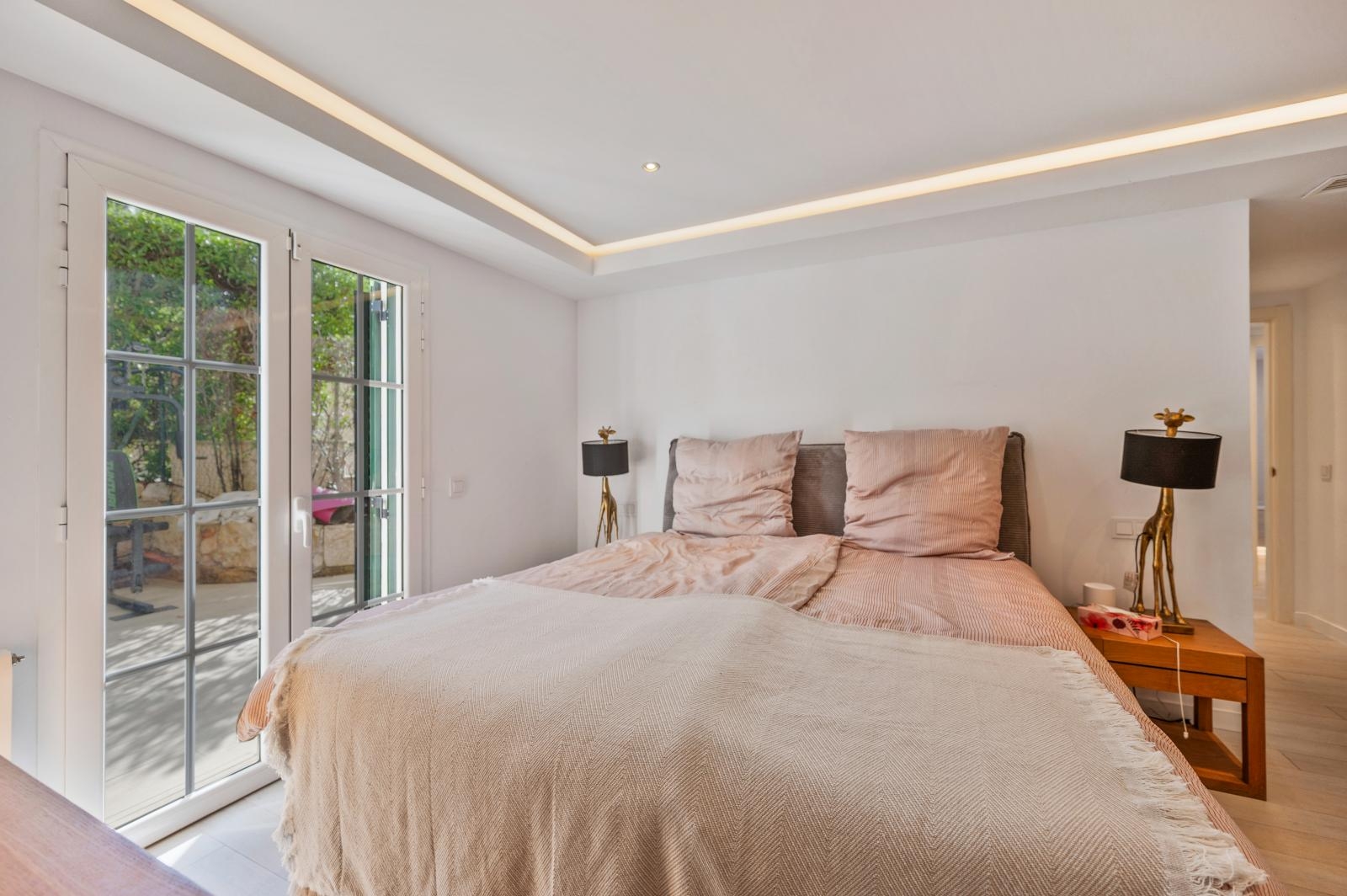 Modern garden apartment with spacious terrace in well-kept complex with pool in Nova Santa Ponsa (8)