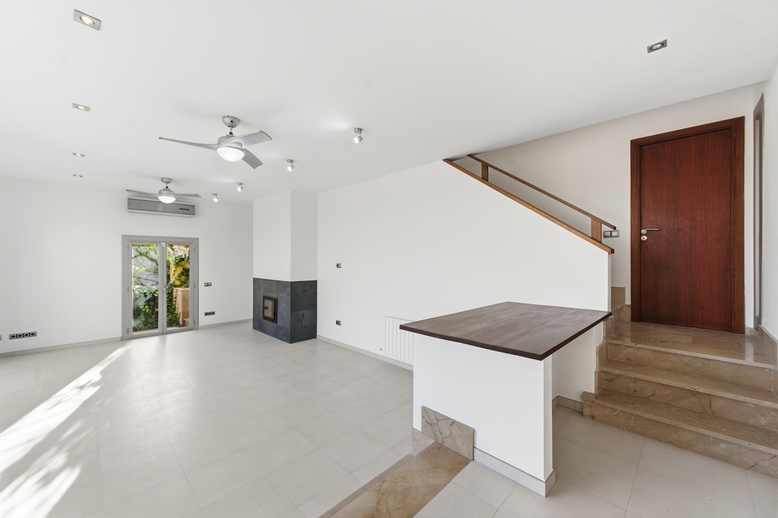 Renovated house with small pool and large roof terrace in the heart of Genova, near Palma city (10)