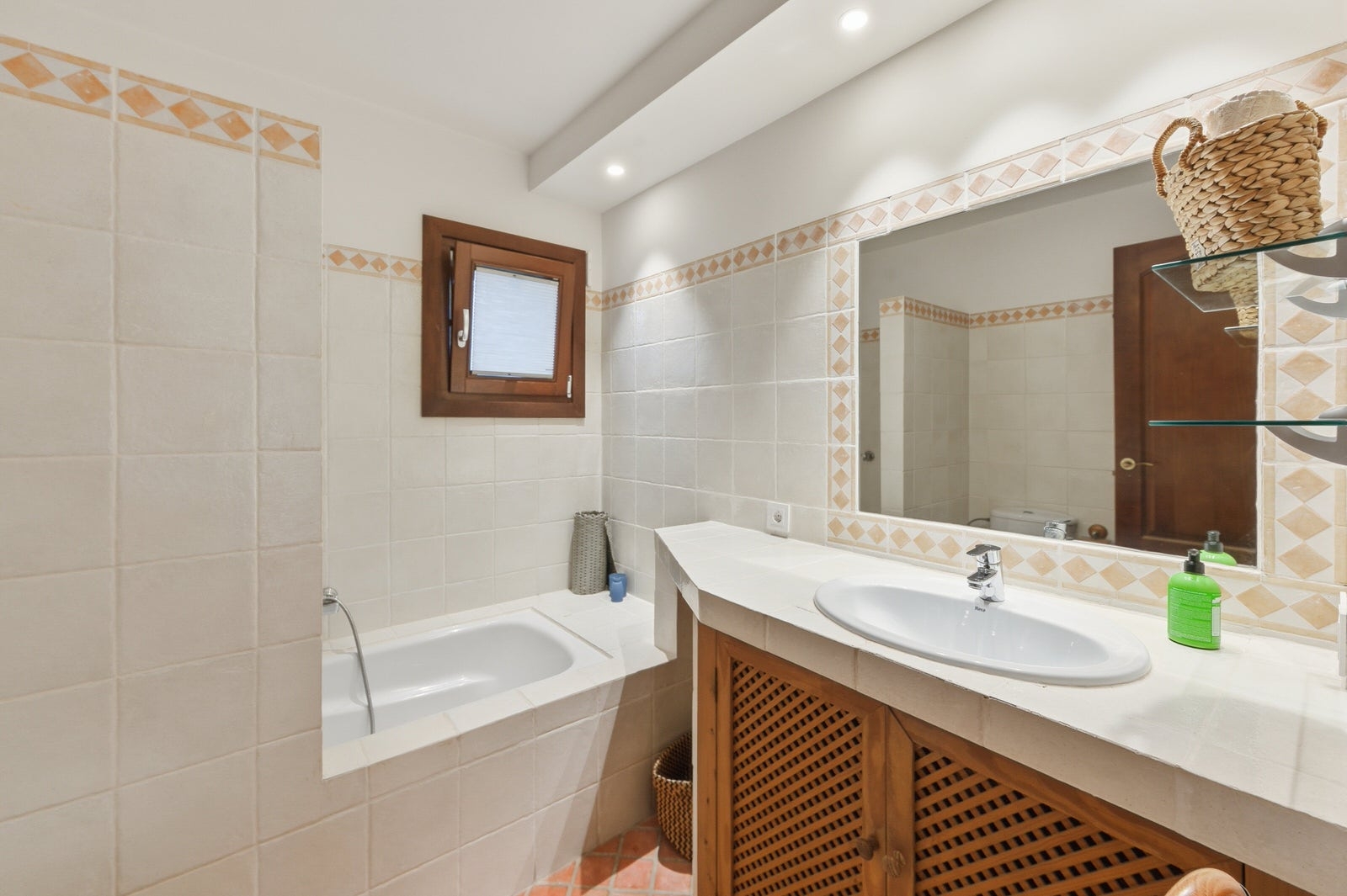 Charming Mediterranean villa with pool in a good location in Santa Ponsa (16)