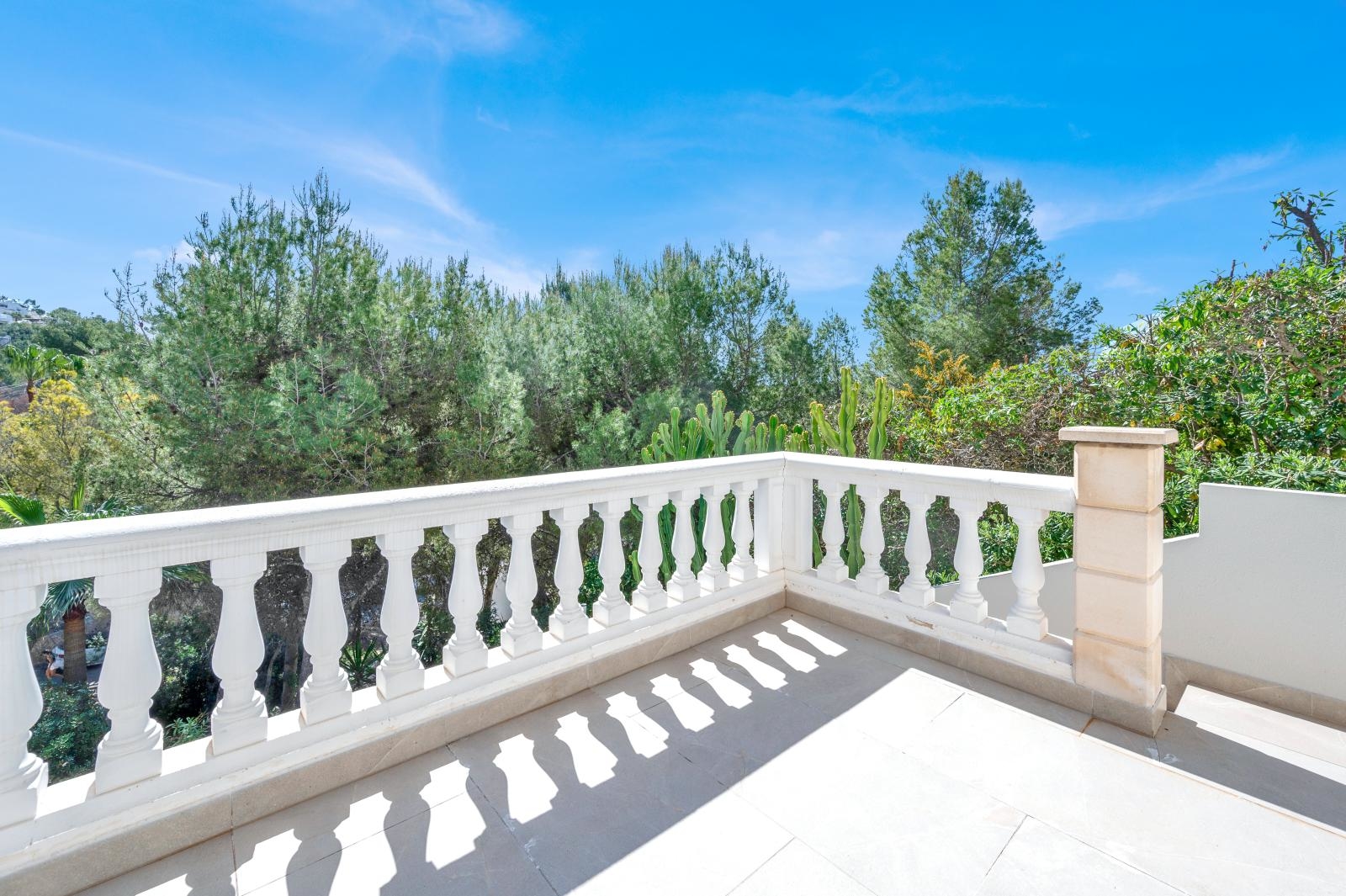 Renovated villa with pool and partial sea views in Costa de la Calma  (24)