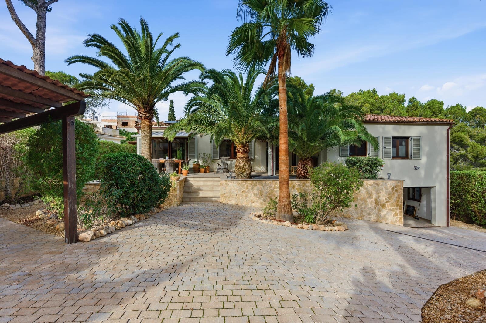 Charming Mediterranean villa with pool in a good location in Santa Ponsa (4)
