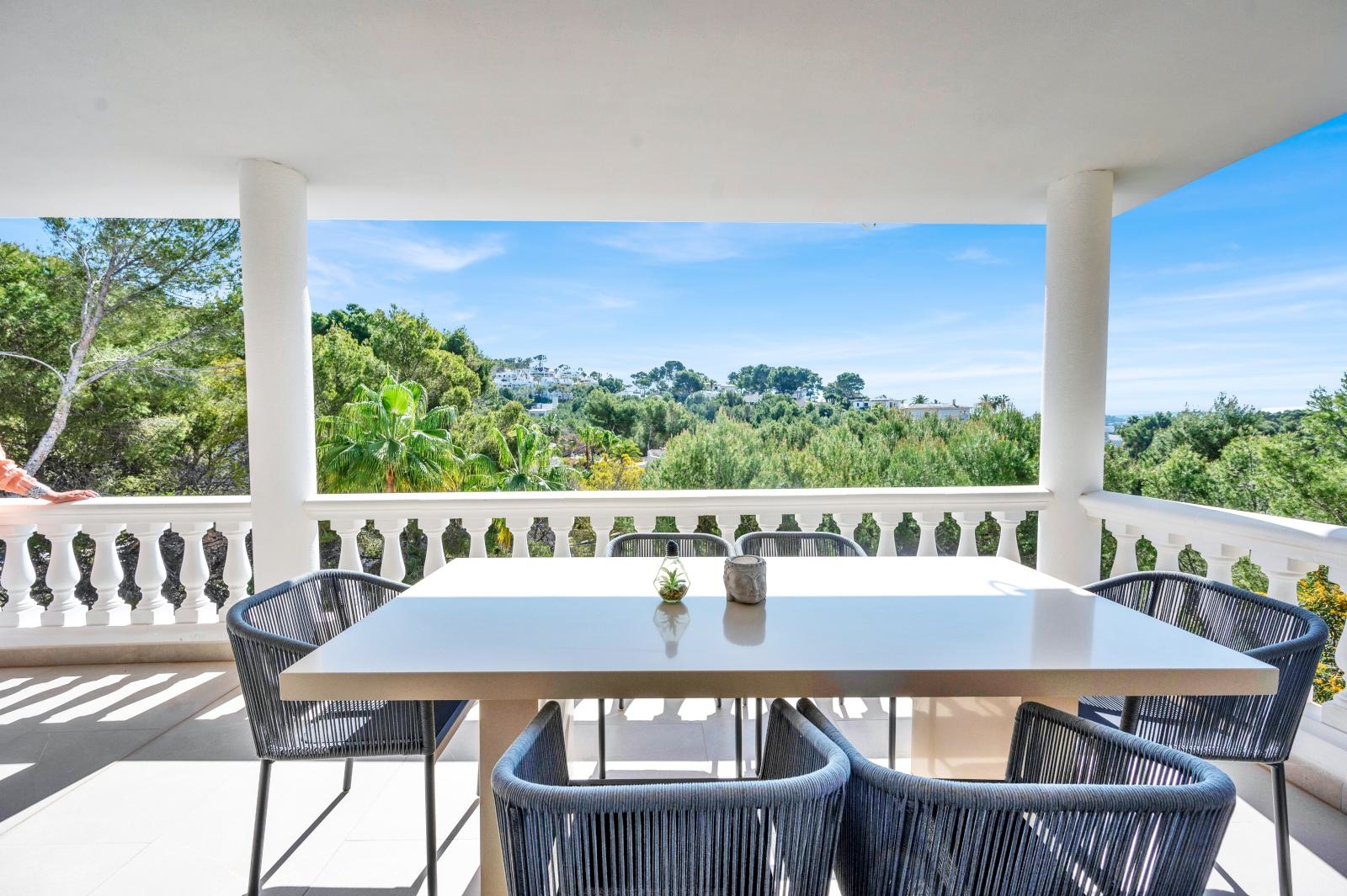 Renovated villa with pool and partial sea views in Costa de la Calma  (13)