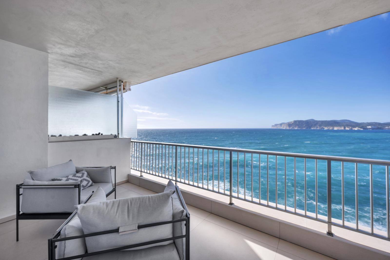 1st sea line completely renovated apartment with fantastic panoramic sea views in Costa de la Calma (15)