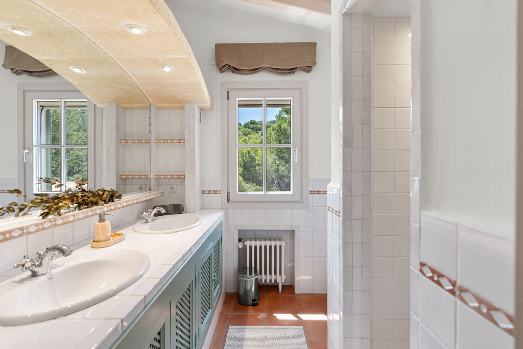 Fantastic finca with heated pool and sea view in an exclusive location in Camp de Mar (22)