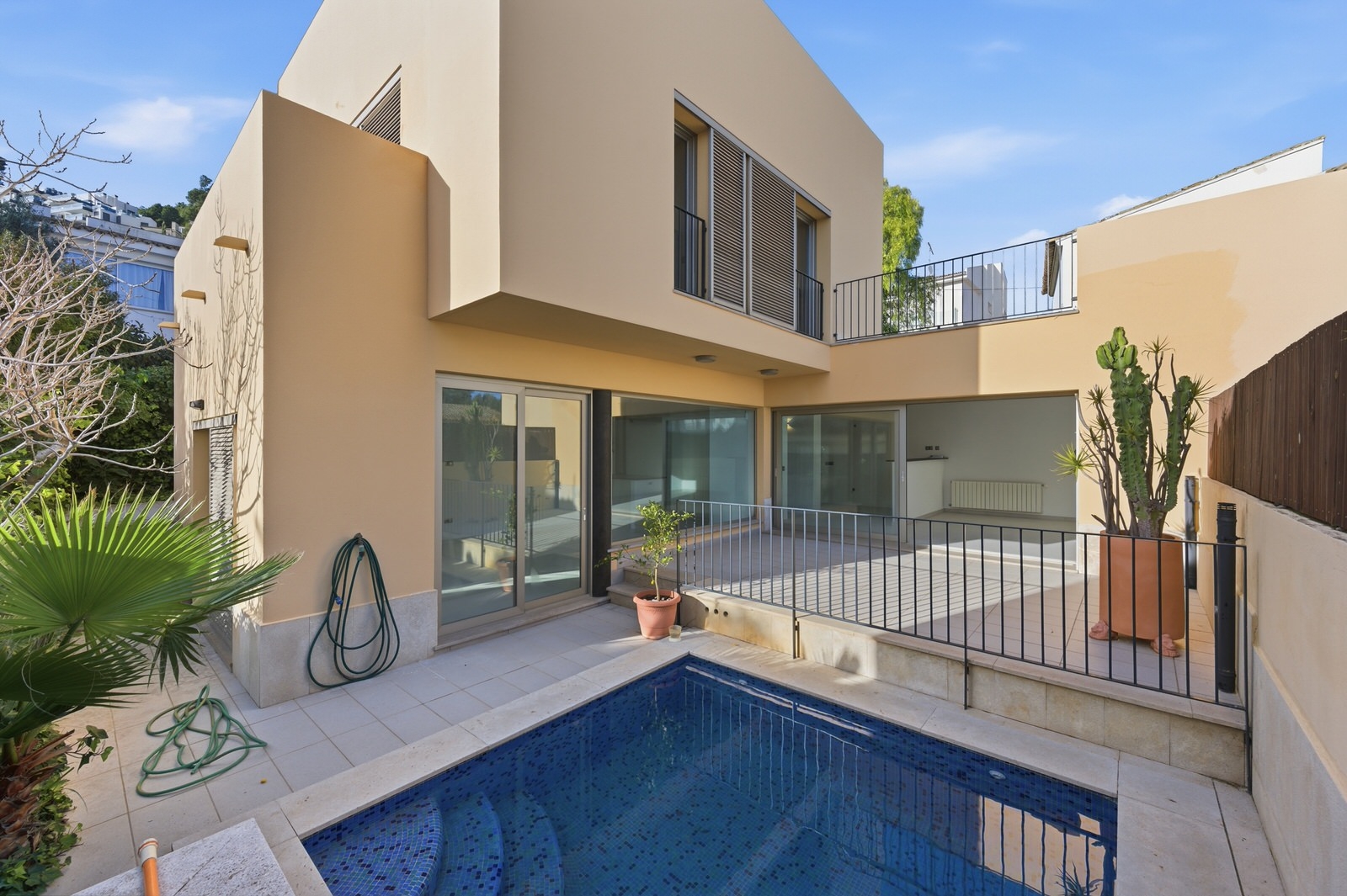 Renovated house with small pool and large roof terrace in the heart of Genova, near Palma city (8)