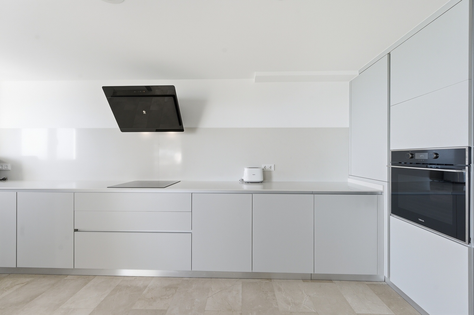 Mallorca 1st sea line. Renovated penthouse with dream views in complex with pool in Cala Vinyes (19)