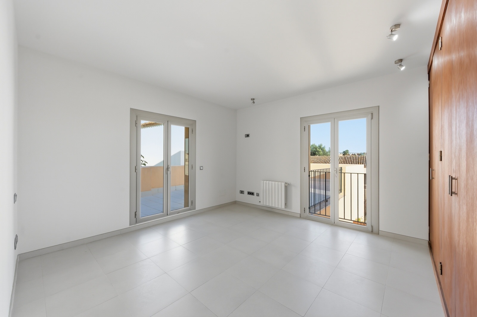 Renovated house with small pool and large roof terrace in the heart of Genova, near Palma city (17)