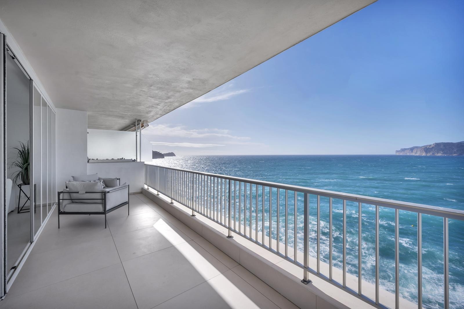 1st sea line completely renovated apartment with fantastic panoramic sea views in Costa de la Calma (16)