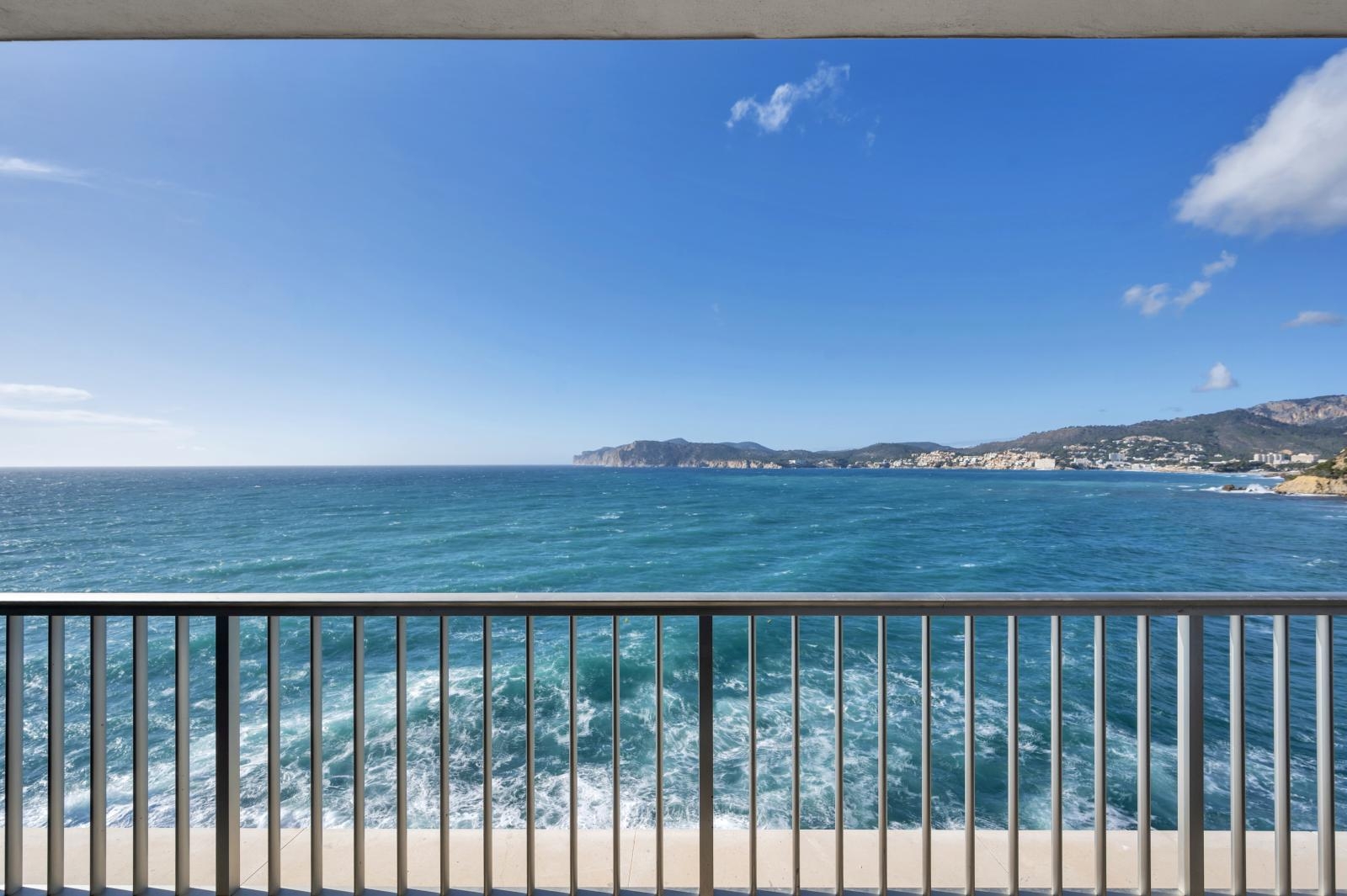 1st sea line completely renovated apartment with fantastic panoramic sea views in Costa de la Calma (17)