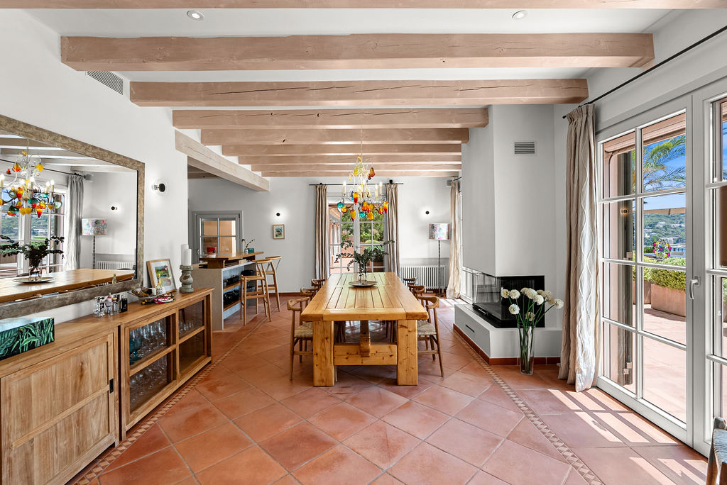 Fantastic finca with heated pool and sea view in an exclusive location in Camp de Mar (8)