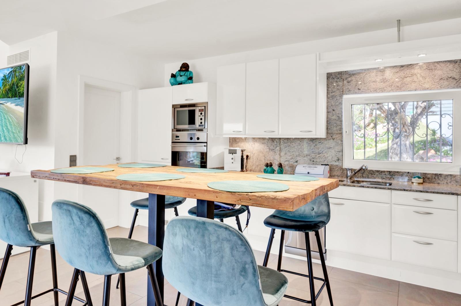 Renovated villa with pool and partial sea views in Costa de la Calma  (10)