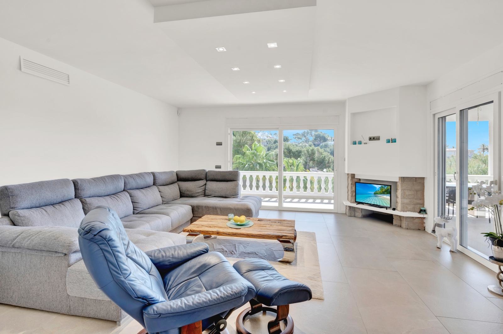 Renovated villa with pool and partial sea views in Costa de la Calma  (6)