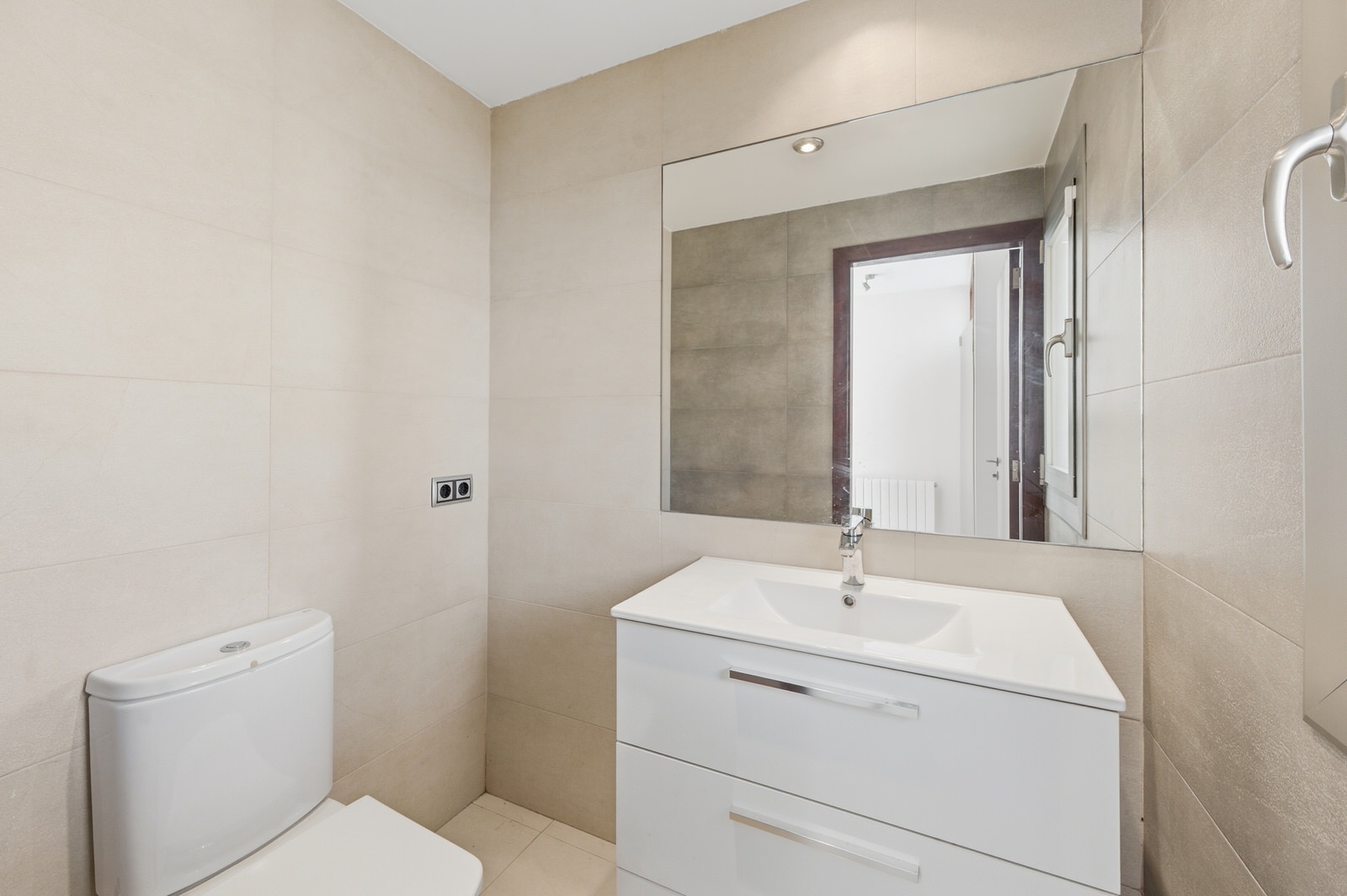 Renovated house with small pool and large roof terrace in the heart of Genova, near Palma city (4)