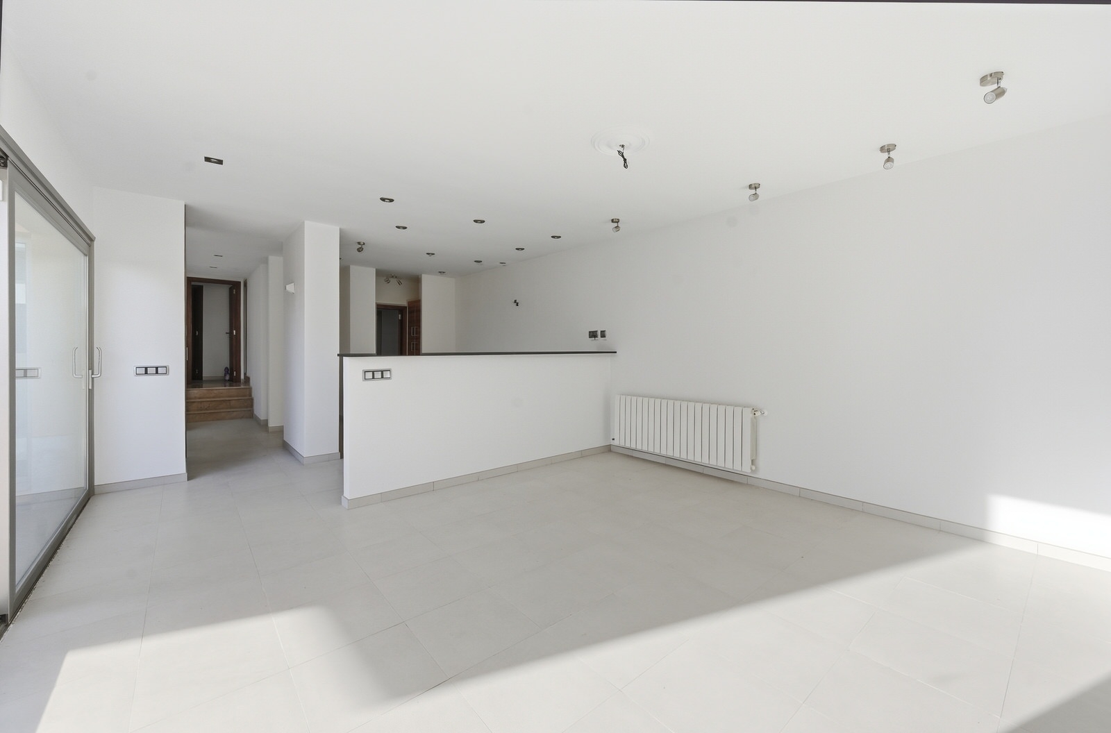 Renovated house with small pool and large roof terrace in the heart of Genova, near Palma city (2)