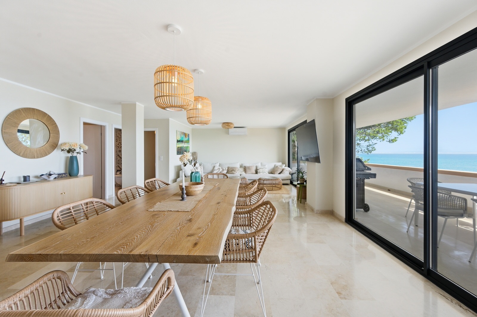 Mallorca 1st sea line. Renovated penthouse with dream views in complex with pool in Cala Vinyes (4)