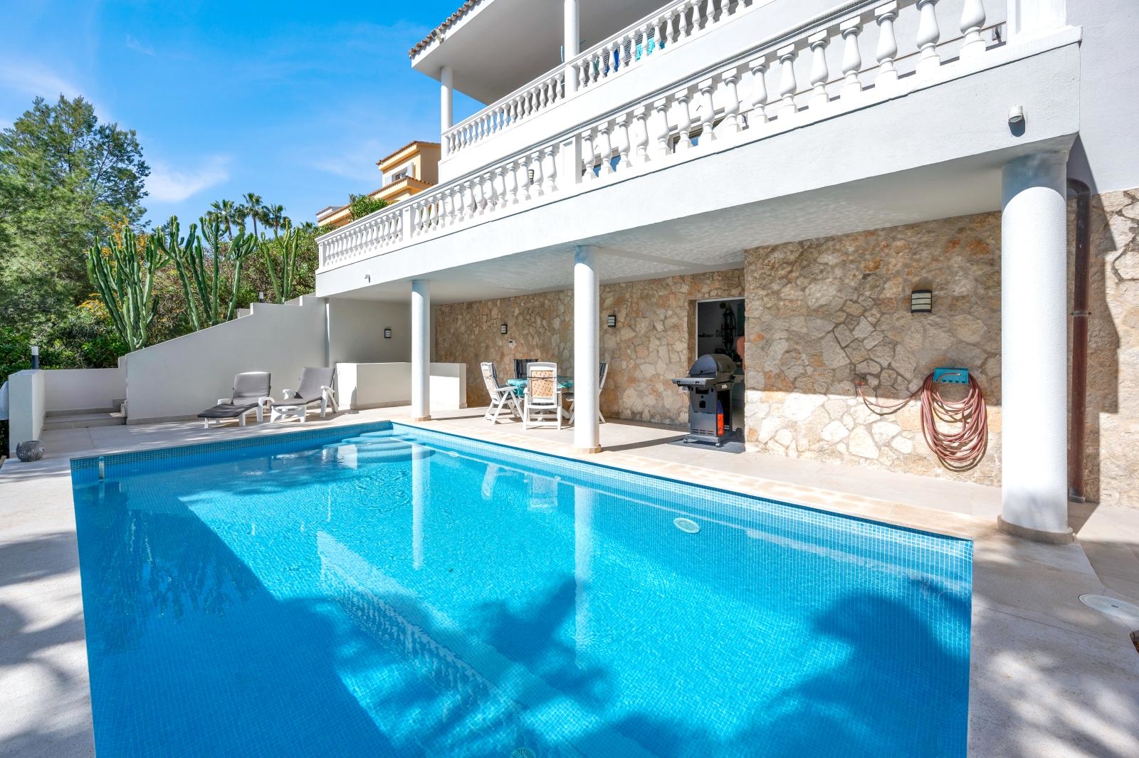Renovated villa with pool and partial sea views in Costa de la Calma  (28)