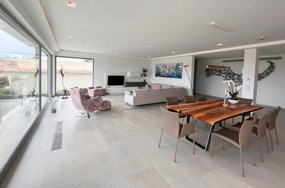 Refurbished luxury villa with sea views and 2 pools in a quiet location in Nova Santa Ponsa