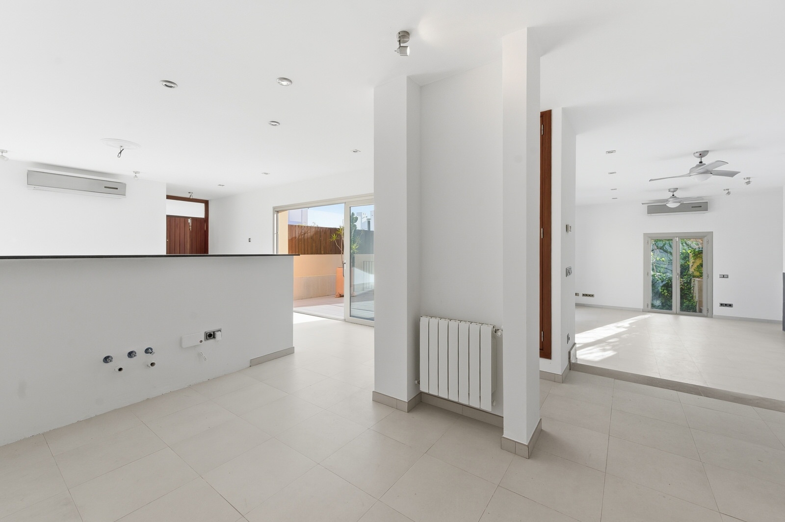 Renovated house with small pool and large roof terrace in the heart of Genova, near Palma city (5)