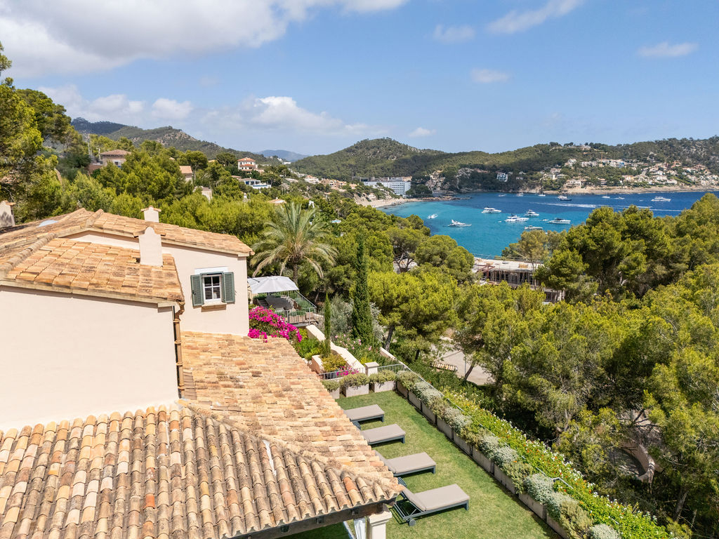 Fantastic finca with heated pool and sea view in an exclusive location in Camp de Mar (2)