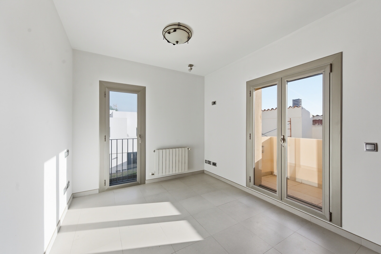 Renovated house with small pool and large roof terrace in the heart of Genova, near Palma city (16)