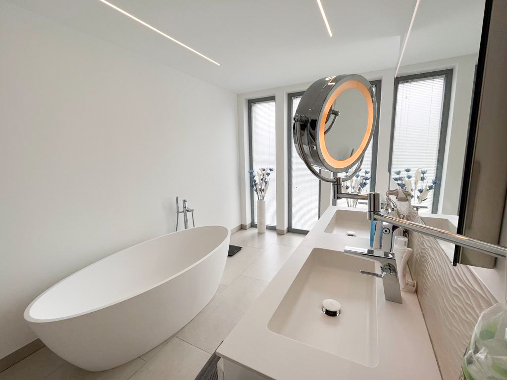 Refurbished luxury villa with sea views and 2 pools in a quiet location in Nova Santa Ponsa