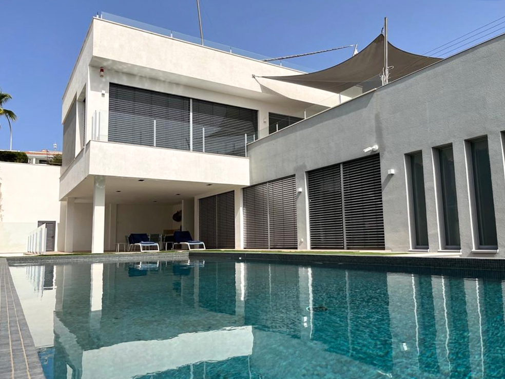 Refurbished luxury villa with sea views and 2 pools in a quiet location in Nova Santa Ponsa