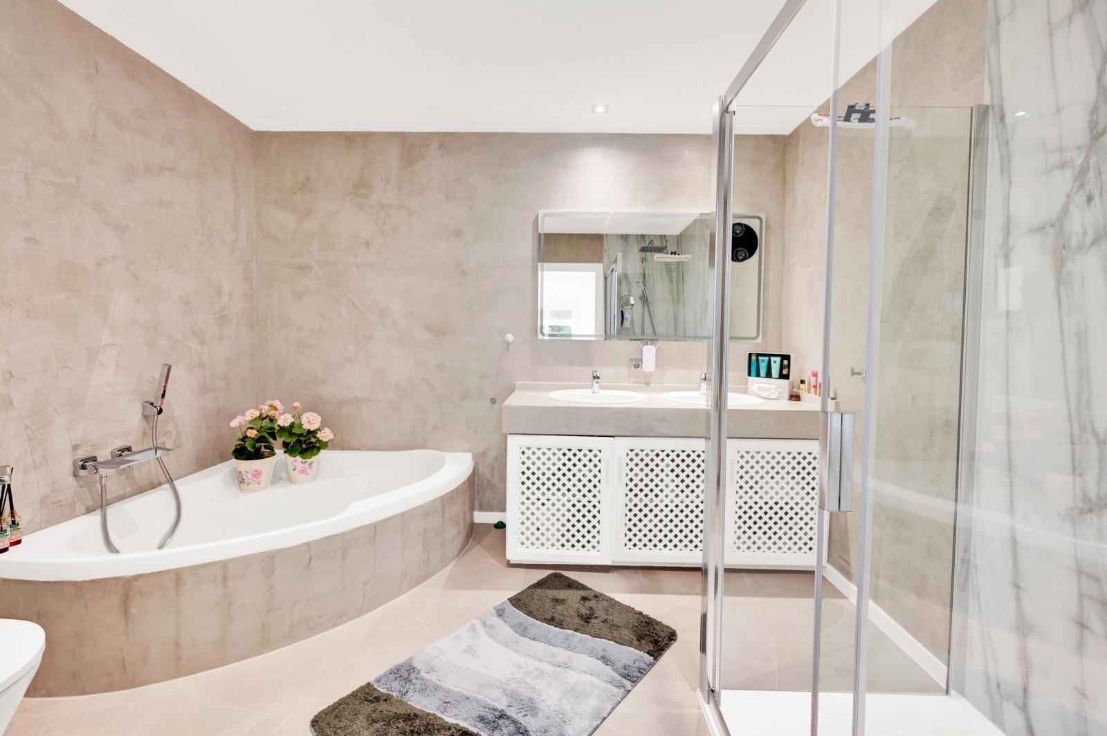 Renovated villa with pool and partial sea views in Costa de la Calma (23)