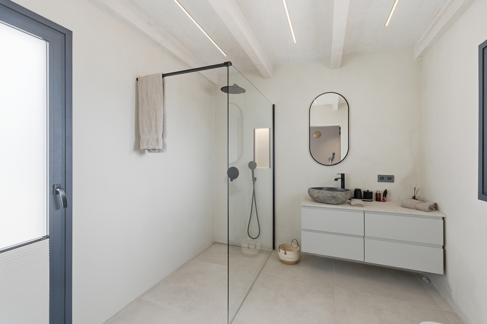 Well-maintained Mediterranean villa with guest house, apartment and pool in Paguera (26)