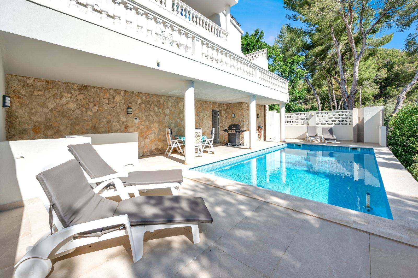 Renovated villa with pool and partial sea views in Costa de la Calma (25)