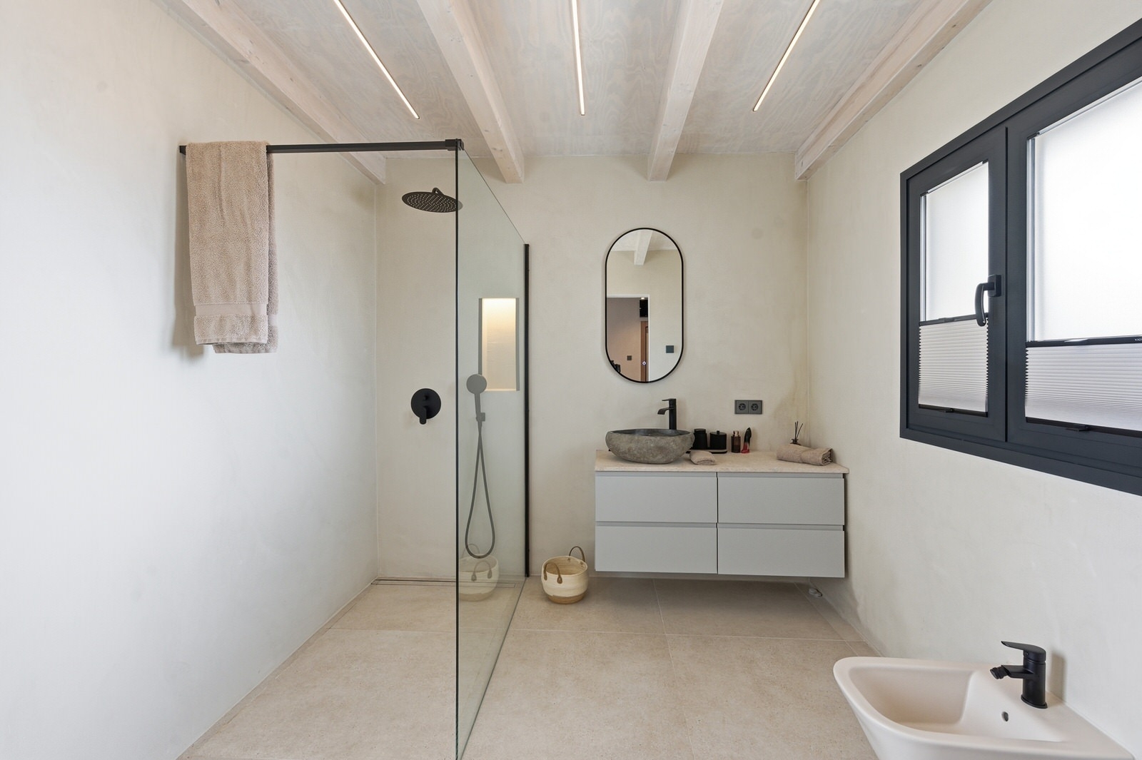 Well-maintained Mediterranean villa with guest house, apartment and pool in Paguera (25)