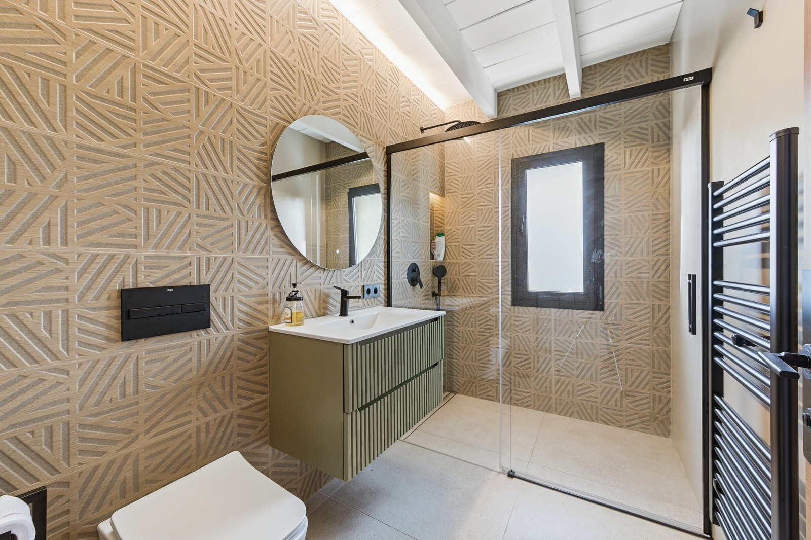 Well-maintained Mediterranean villa with guest house, apartment and pool in Paguera (2)