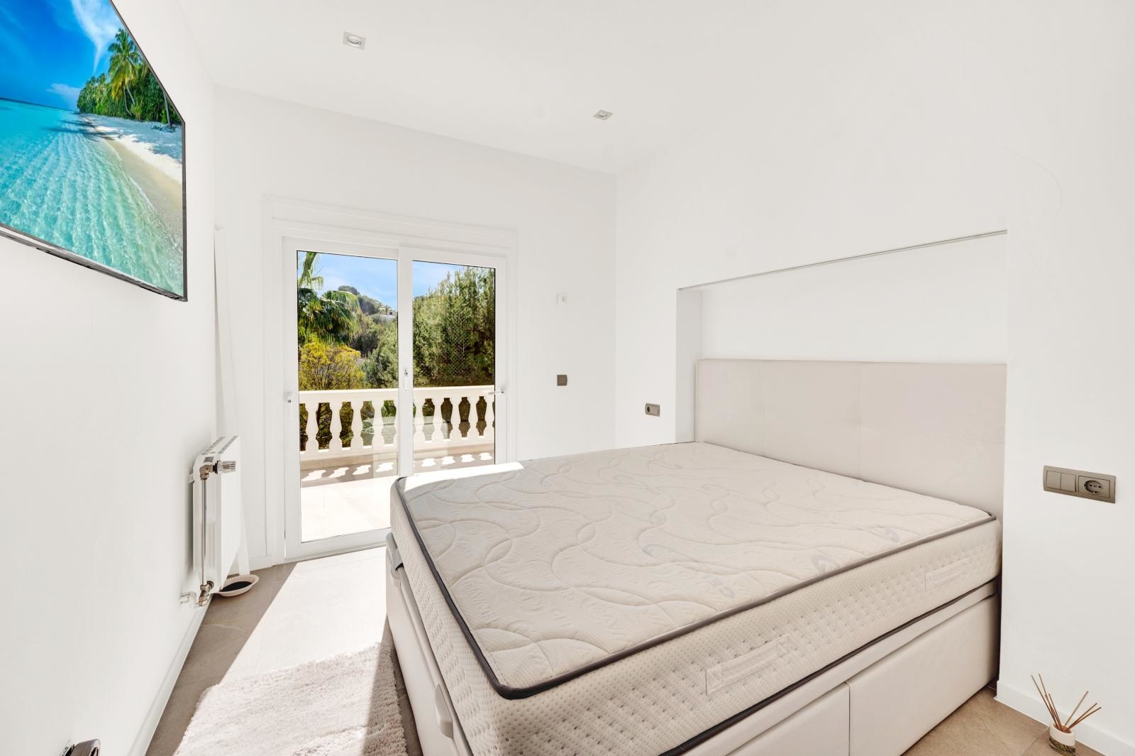 Renovated villa with pool and partial sea views in Costa de la Calma (19)