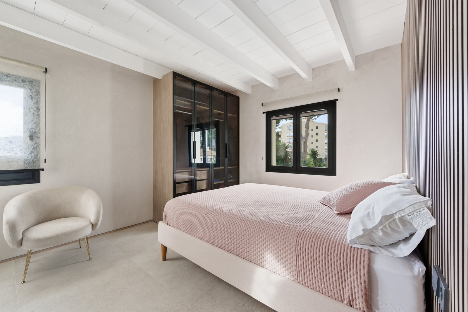 Well-maintained Mediterranean villa with guest house, apartment and pool in Paguera (3)