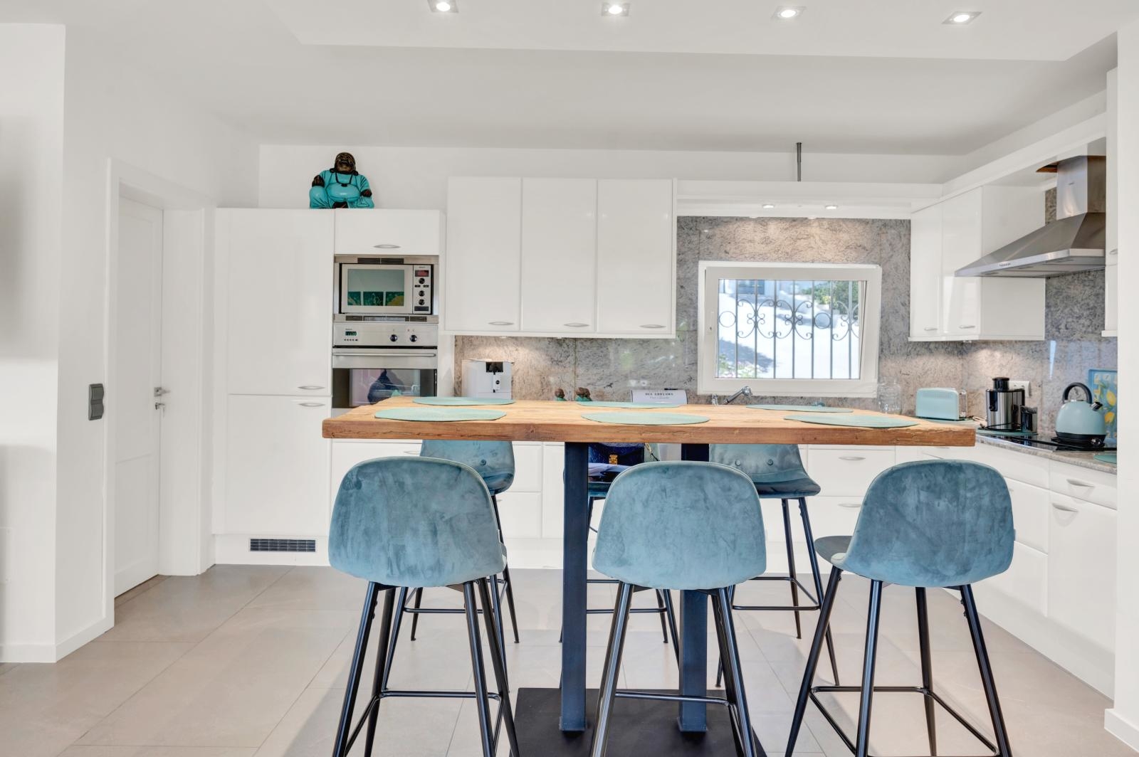 Renovated villa with pool and partial sea views in Costa de la Calma (9)