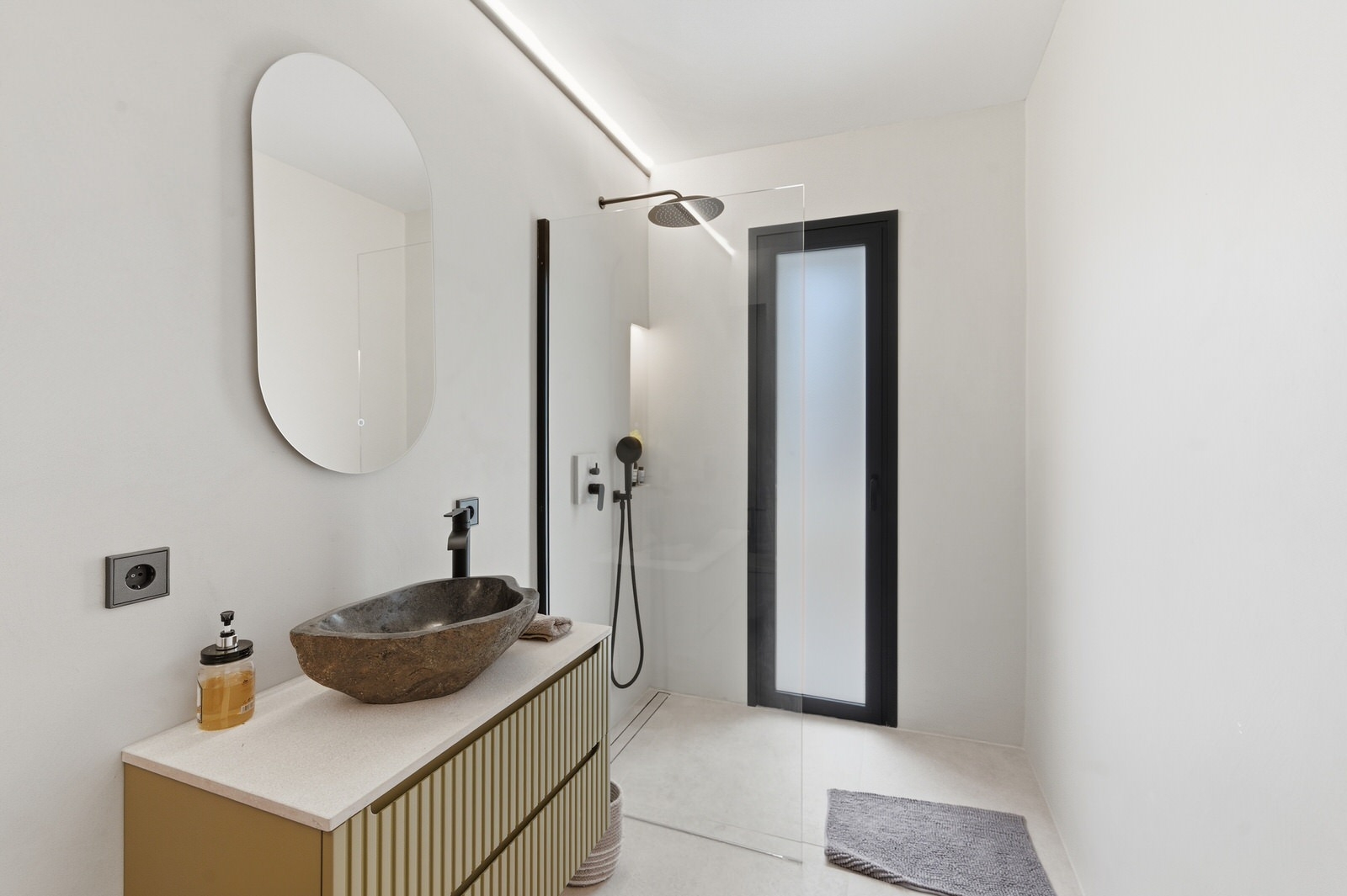 Well-maintained Mediterranean villa with guest house, apartment and pool in Paguera (20)