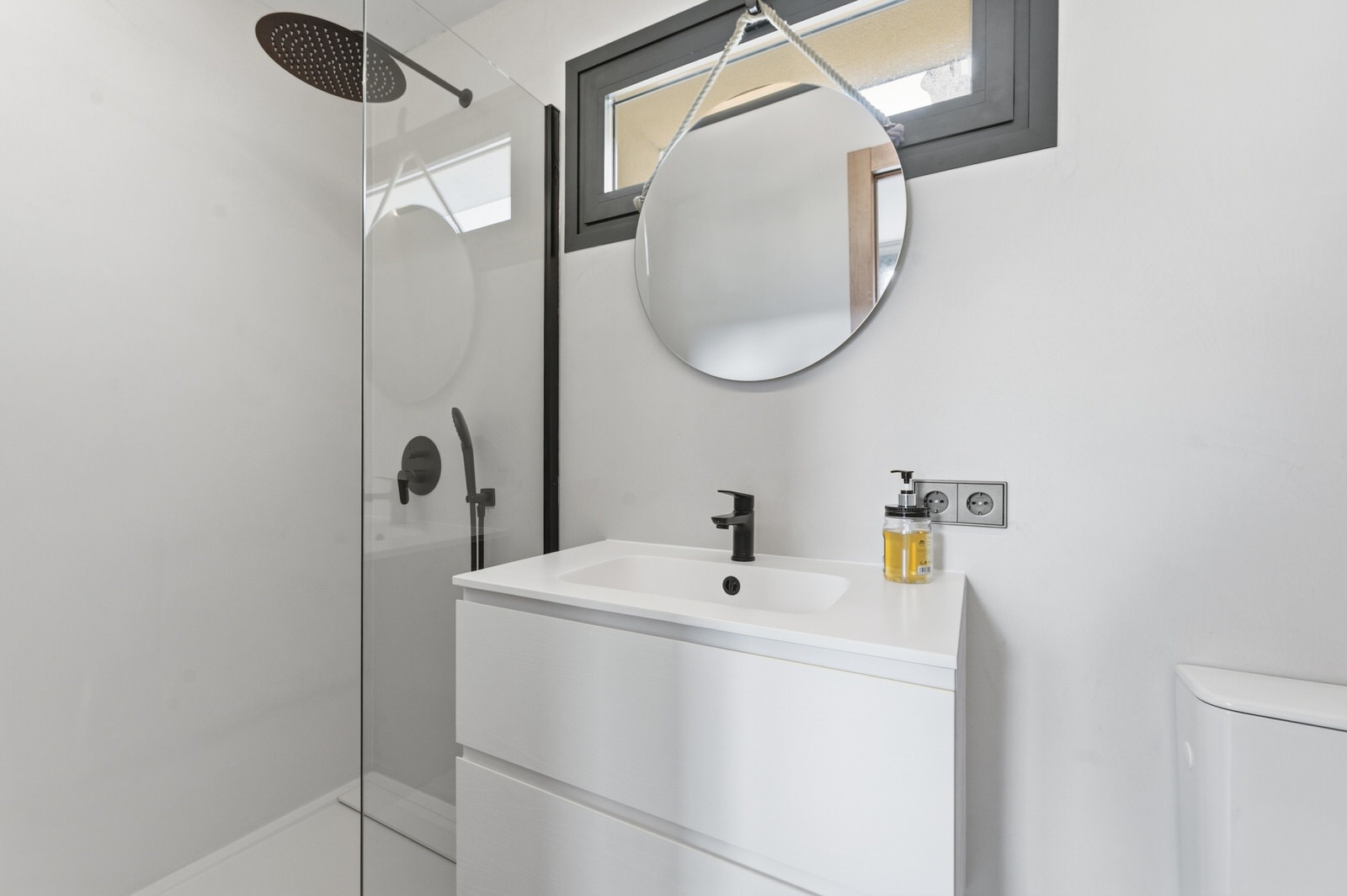 Well-maintained Mediterranean villa with guest house, apartment and pool in Paguera (8)