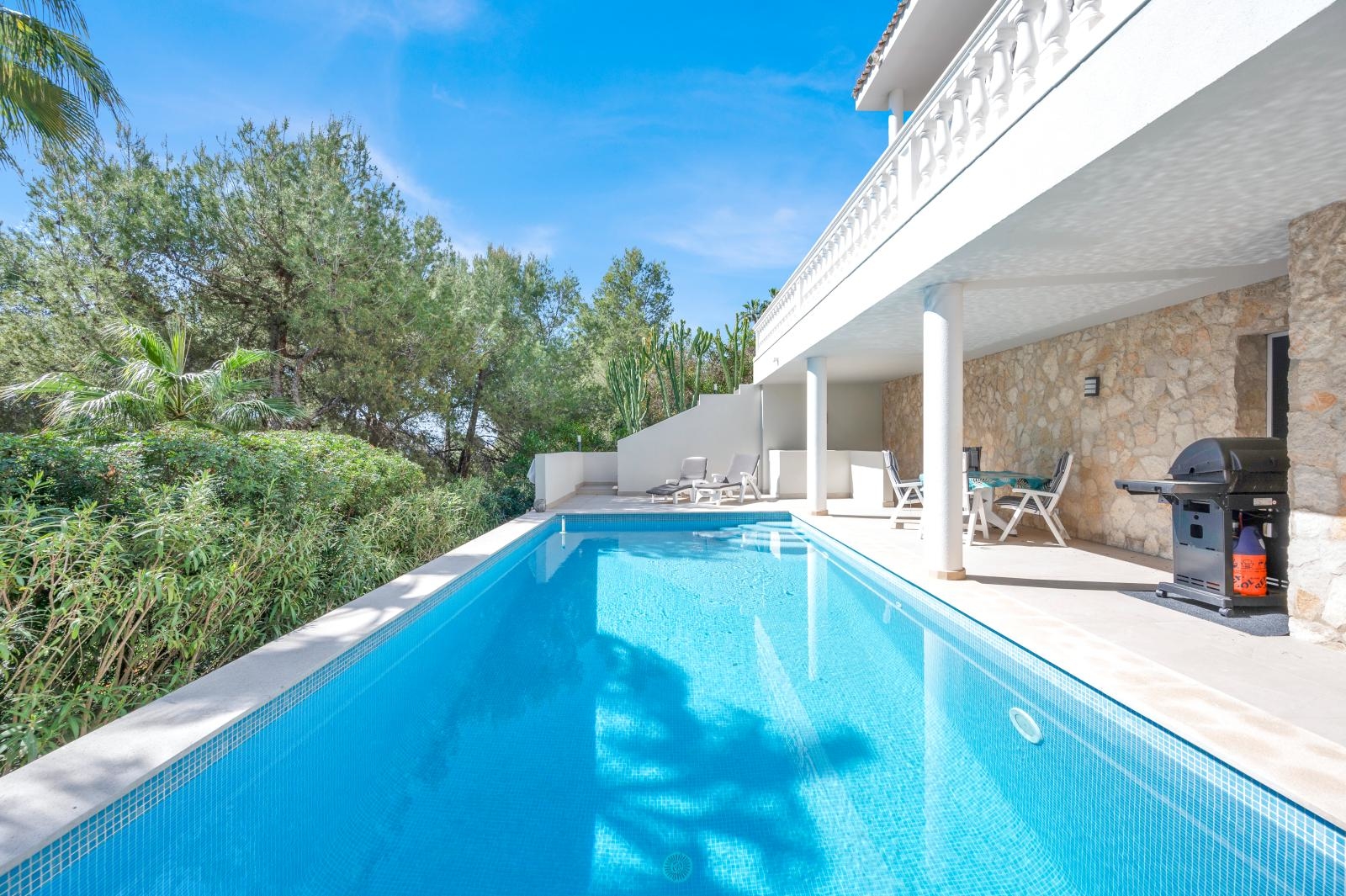 Renovated villa with pool and partial sea views in Costa de la Calma (29)