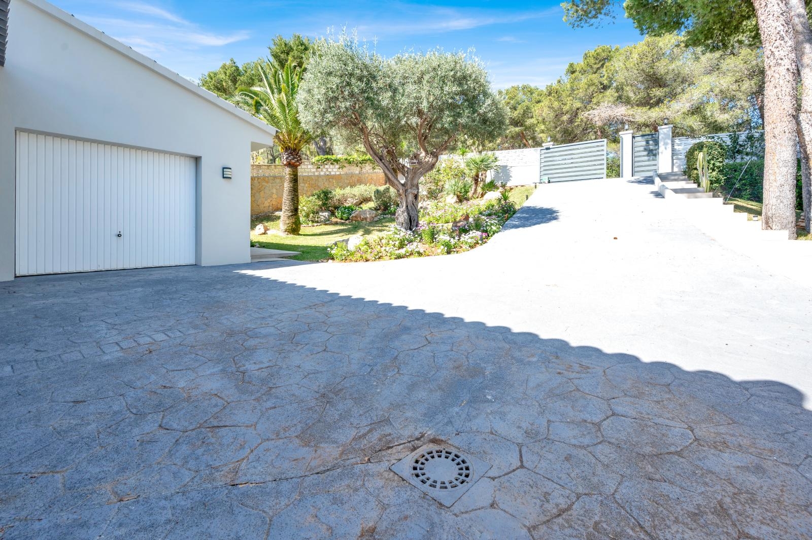 Renovated villa with pool and partial sea views in Costa de la Calma (33)