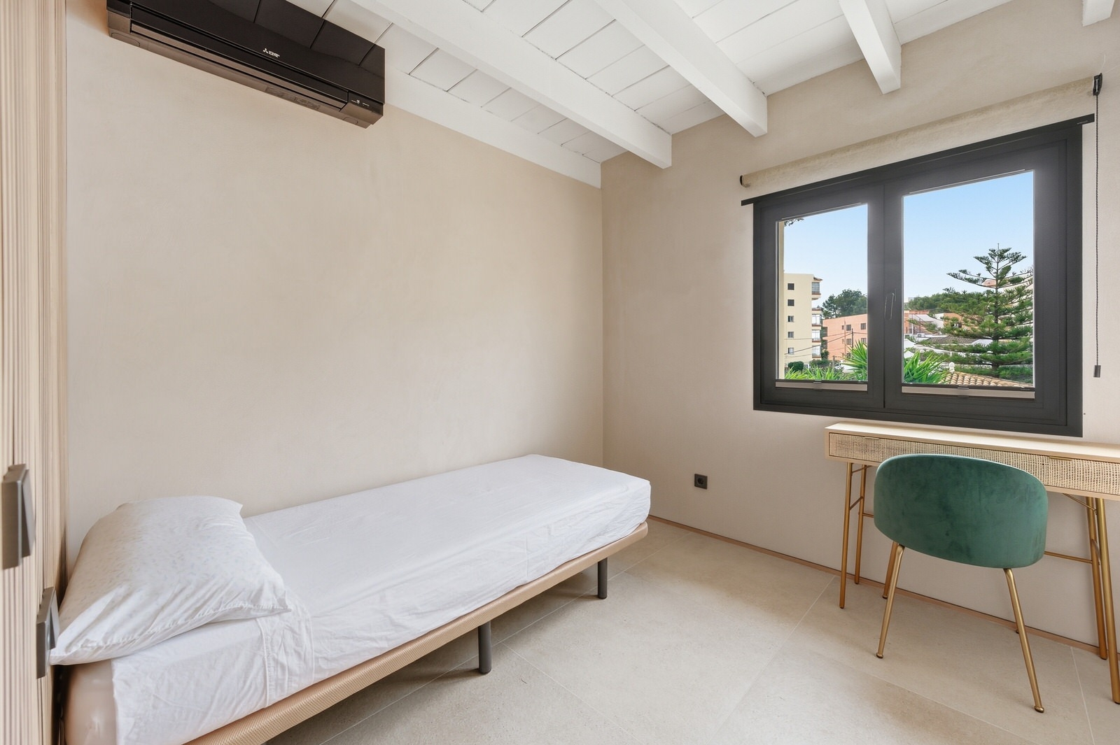 Well-maintained Mediterranean villa with guest house, apartment and pool in Paguera (1)