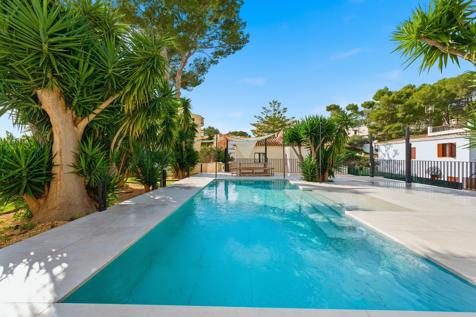 Well-maintained Mediterranean villa with guest house, apartment and pool in Paguera (7)