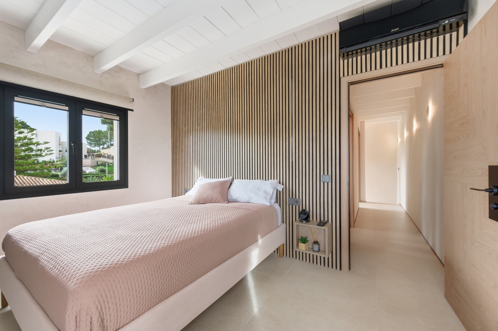 Well-maintained Mediterranean villa with guest house, apartment and pool in Paguera (4)