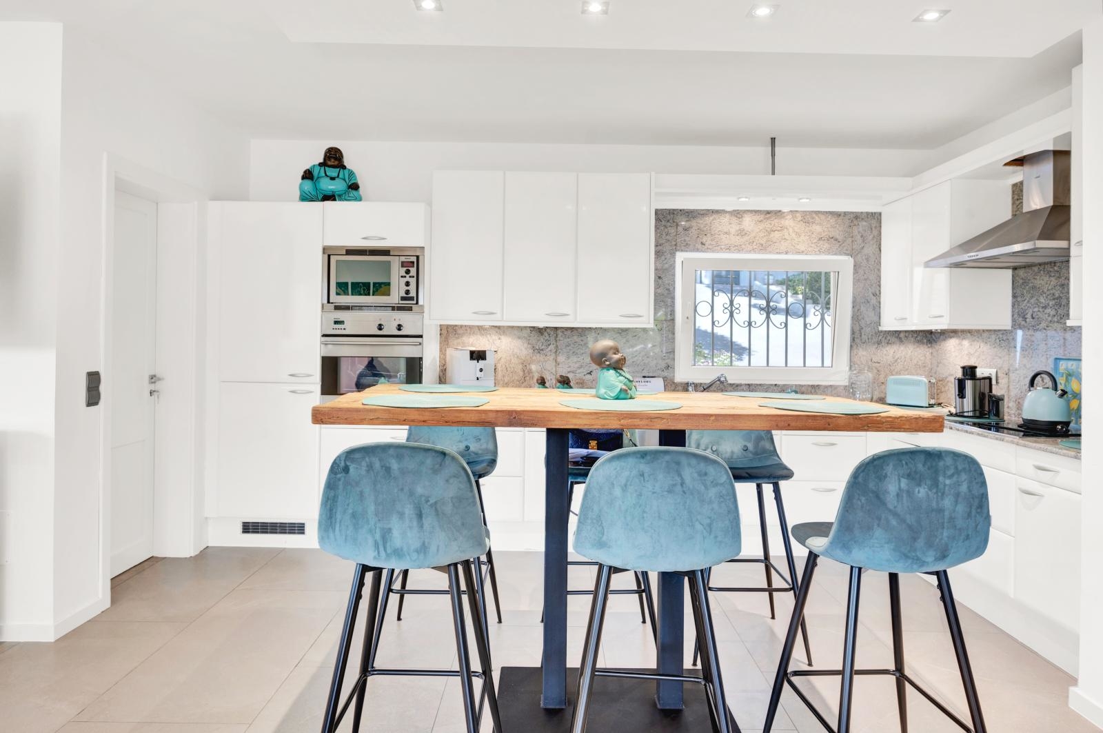 Renovated villa with pool and partial sea views in Costa de la Calma (8)