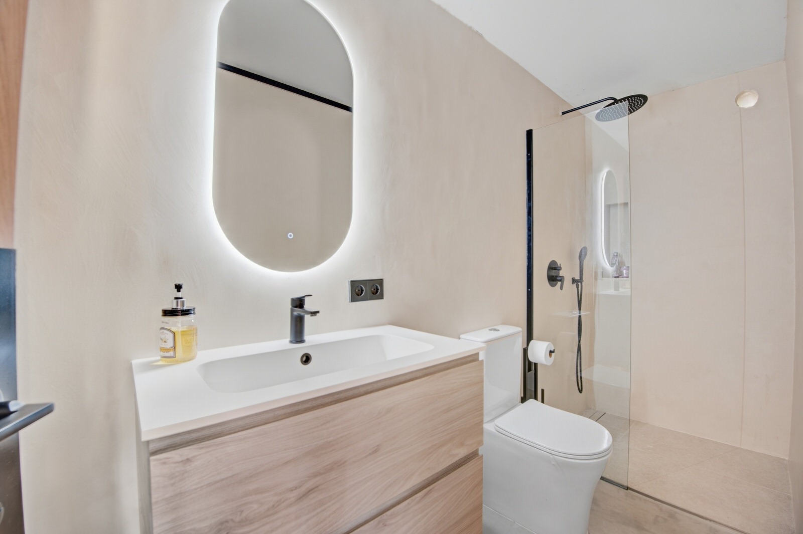 Well-maintained Mediterranean villa with guest house, apartment and pool in Paguera (11)