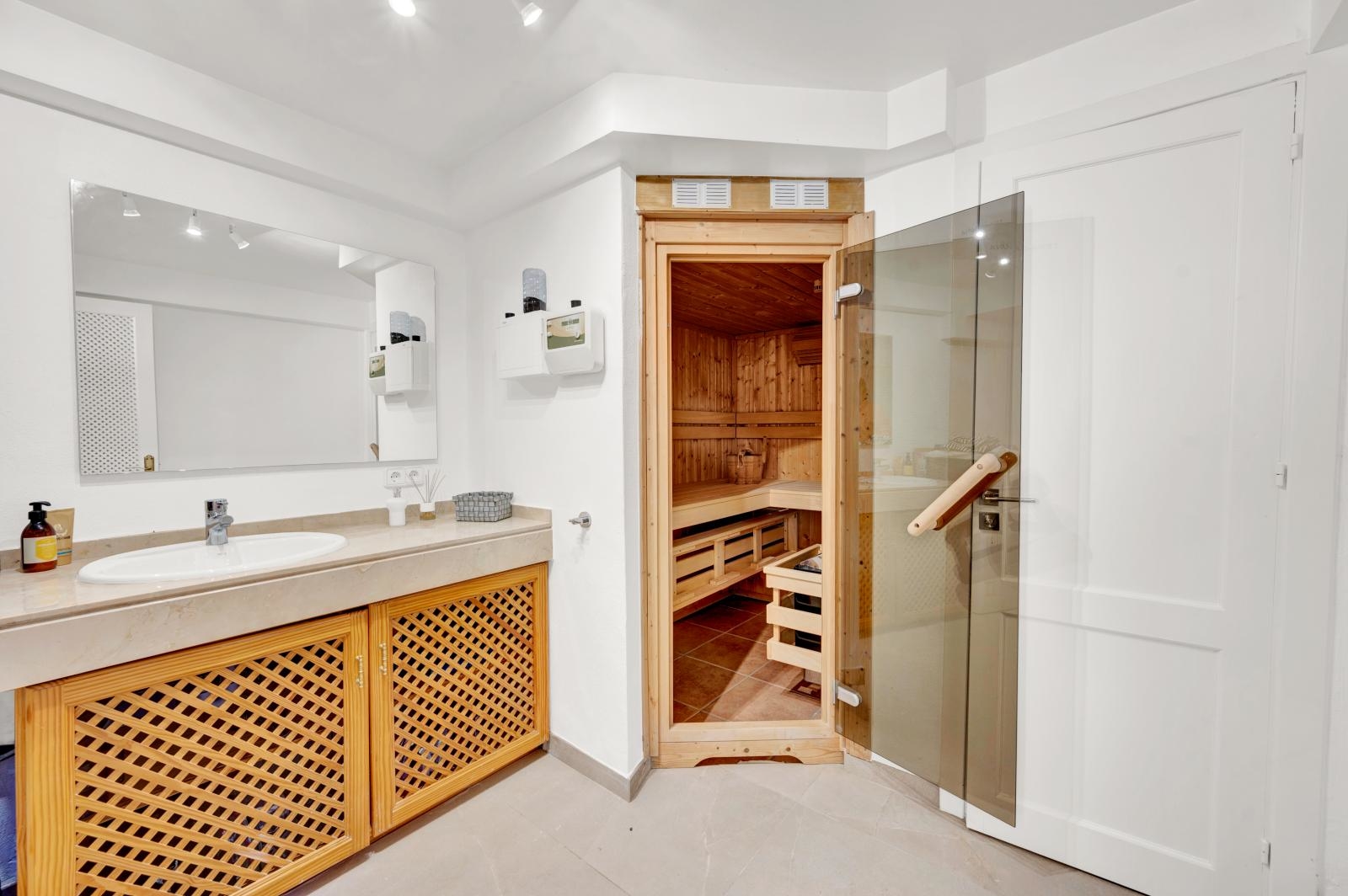 Renovated villa with pool and partial sea views in Costa de la Calma (31)