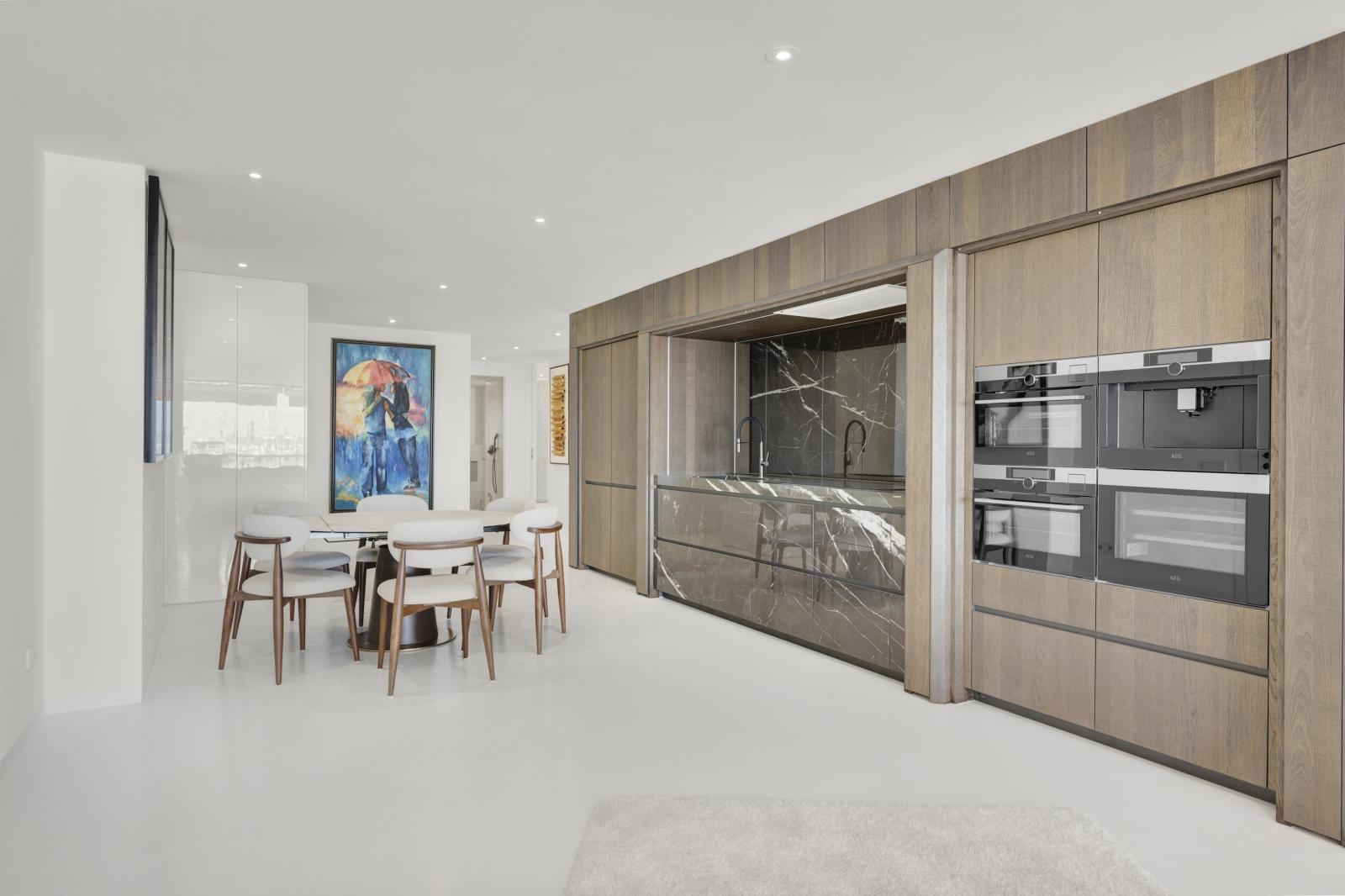 Luxurious apartment with large terrace and stunning views over Palma's harbor and the cathedral (9)